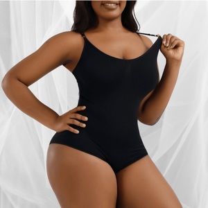 NIB Zela Snatched Bodysuit Women’s size M/L Adjustable Straps & Hooked Crotch